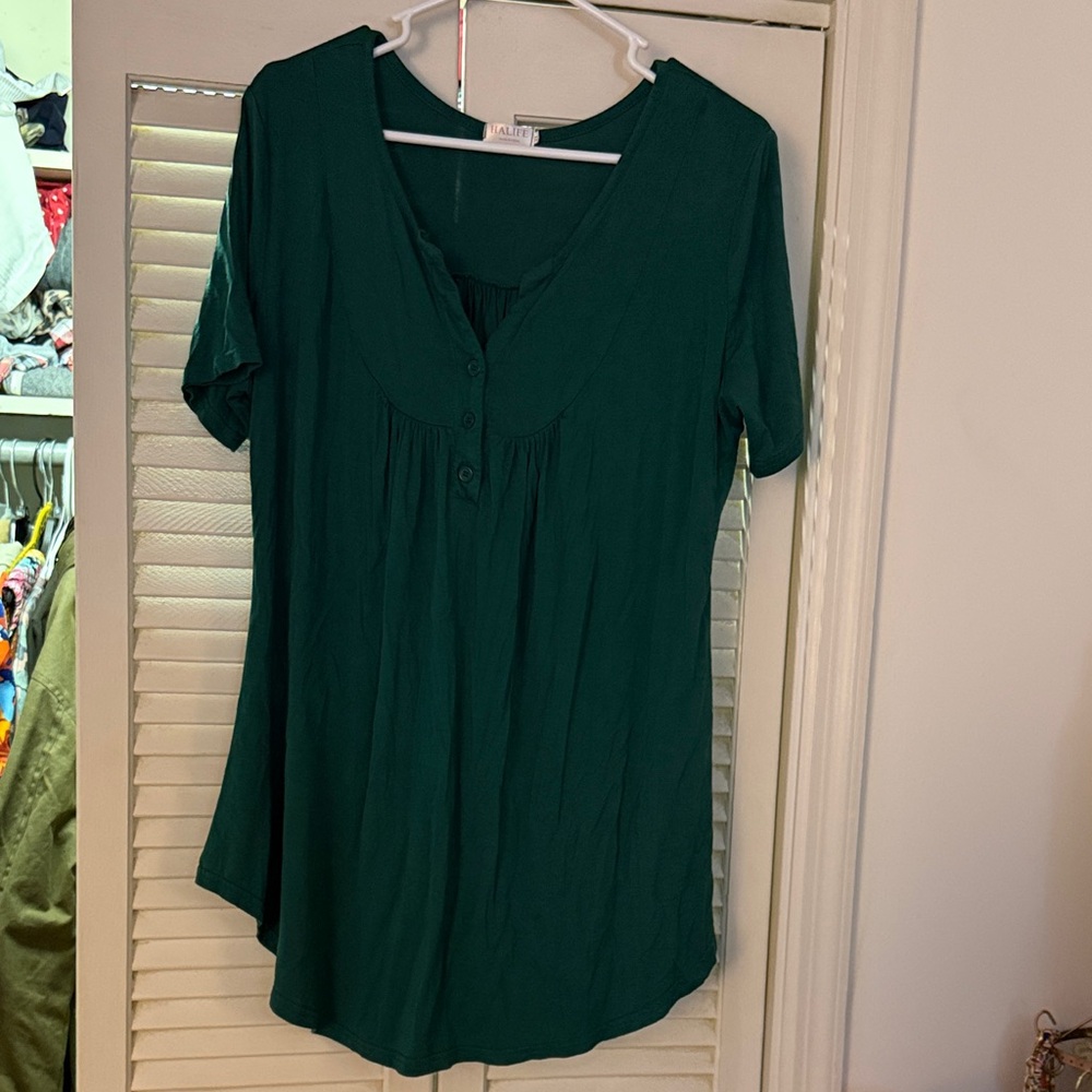 Casual Scoop-Neck Short Sleeve Tunic in Deep Teal Green